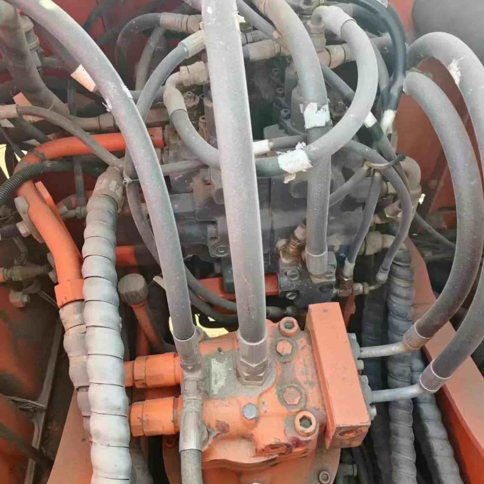 DOOSAN DX120 Excavator