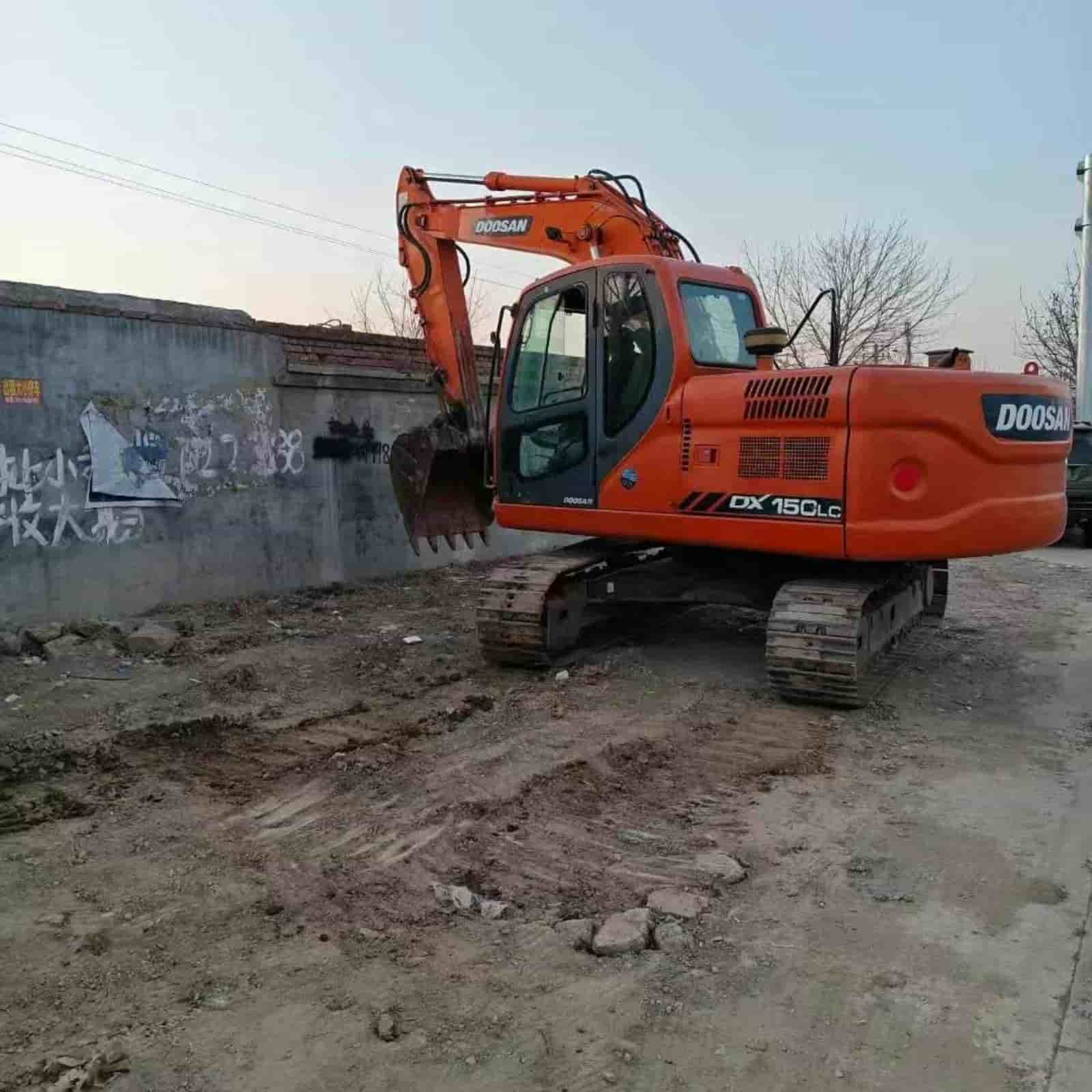 DOOSAN DX120 Excavator