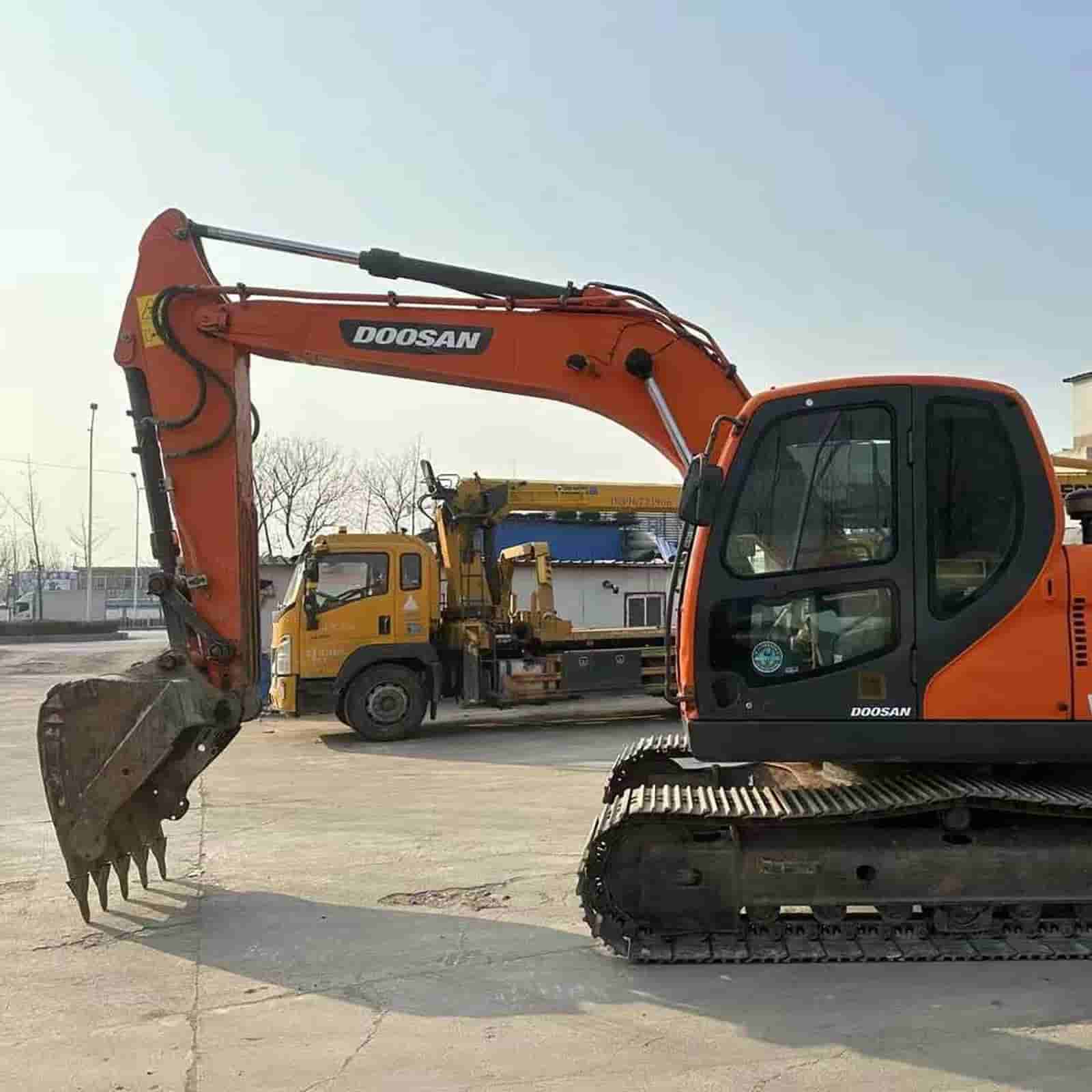 DOOSAN dx130-9c Excavator