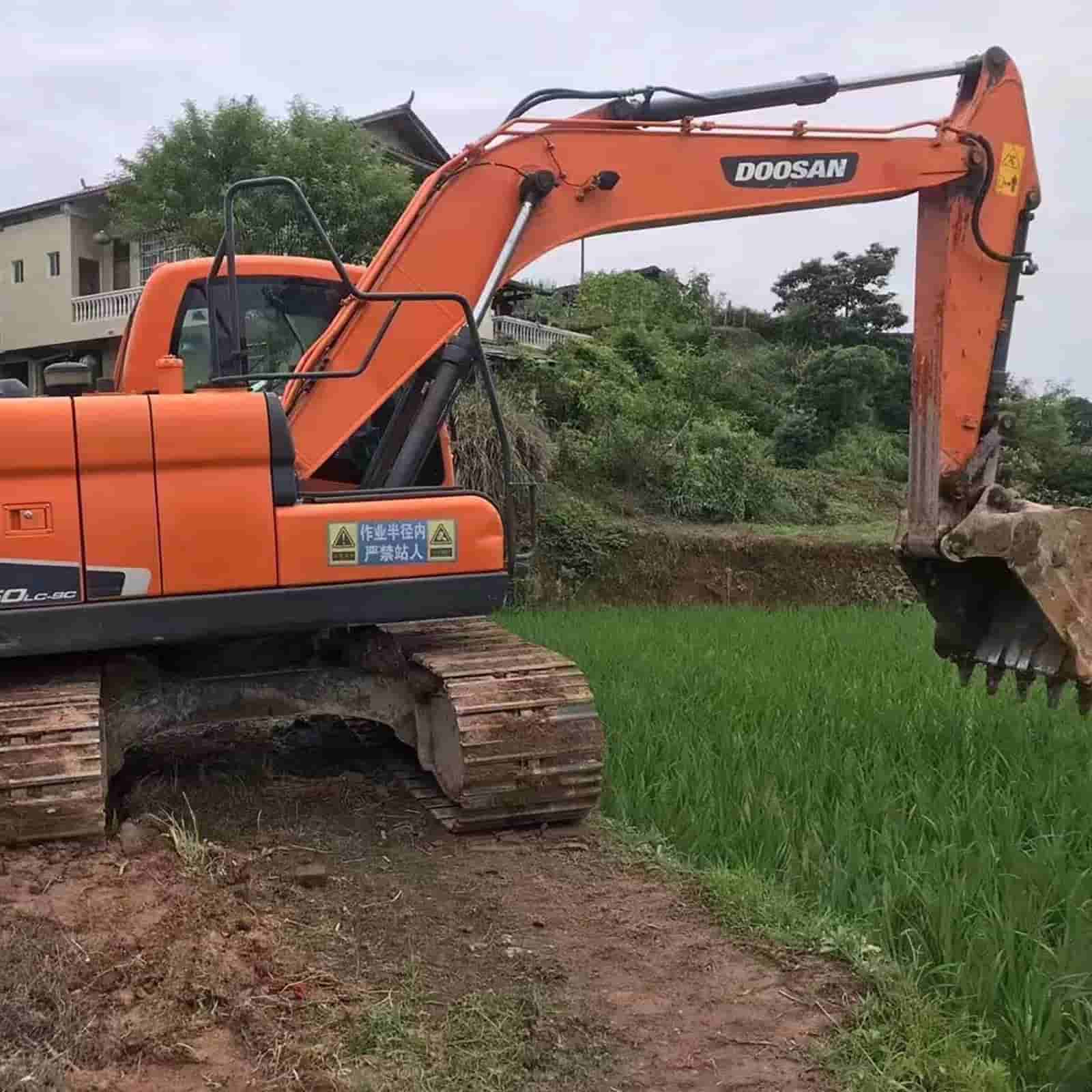 DOOSAN dx130LC-9c Excavator