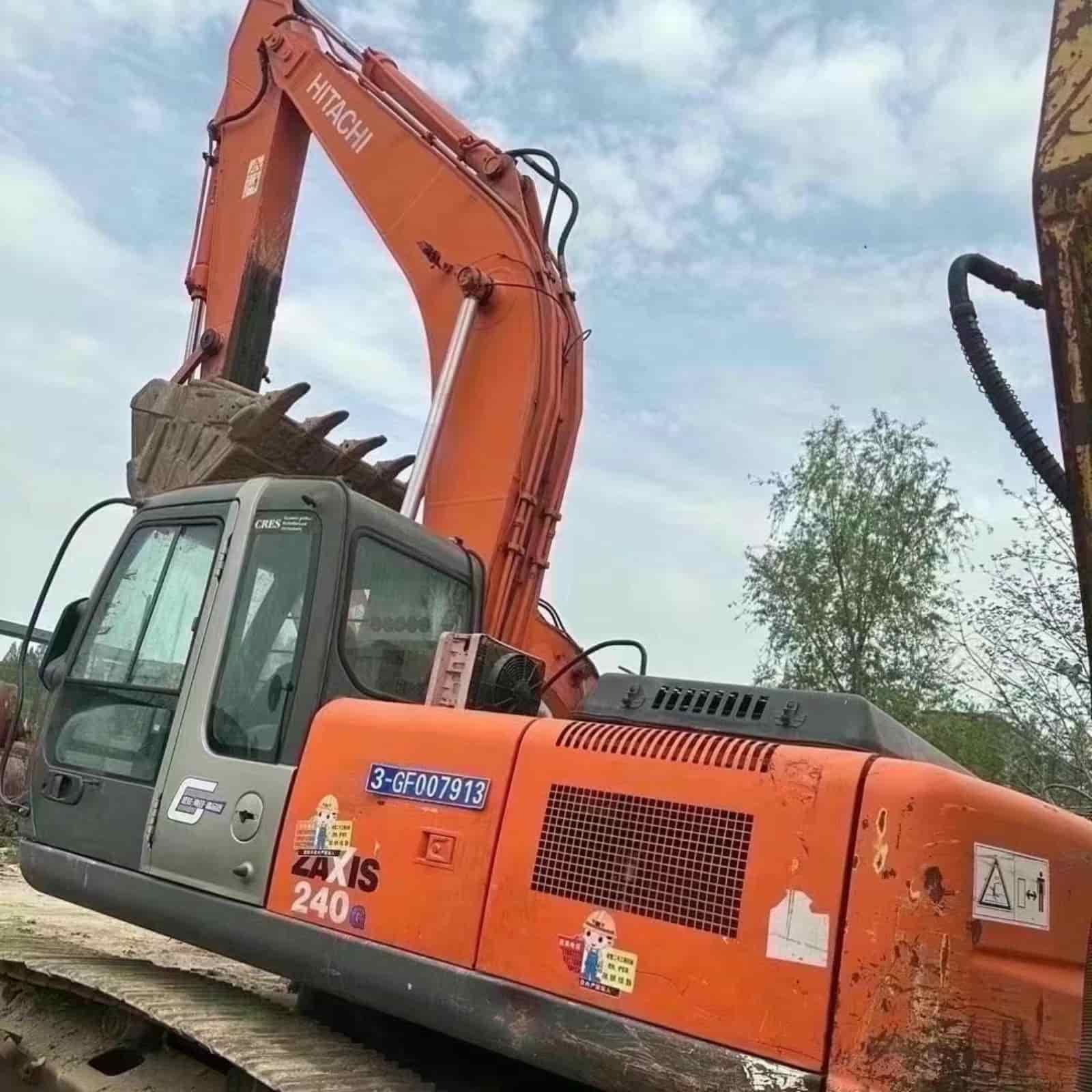 HITACHI 240-3G Excavator