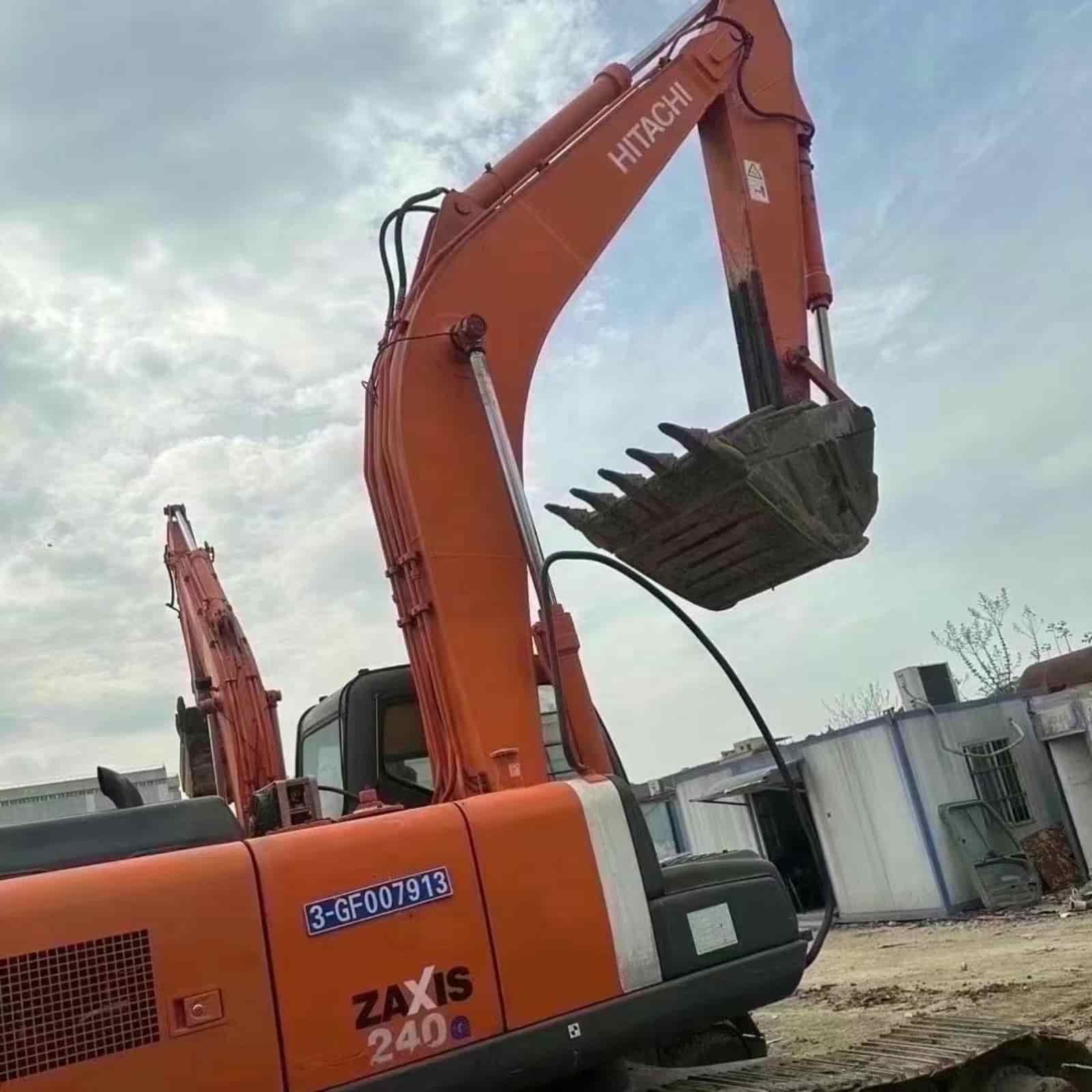 HITACHI 240-3G Excavator