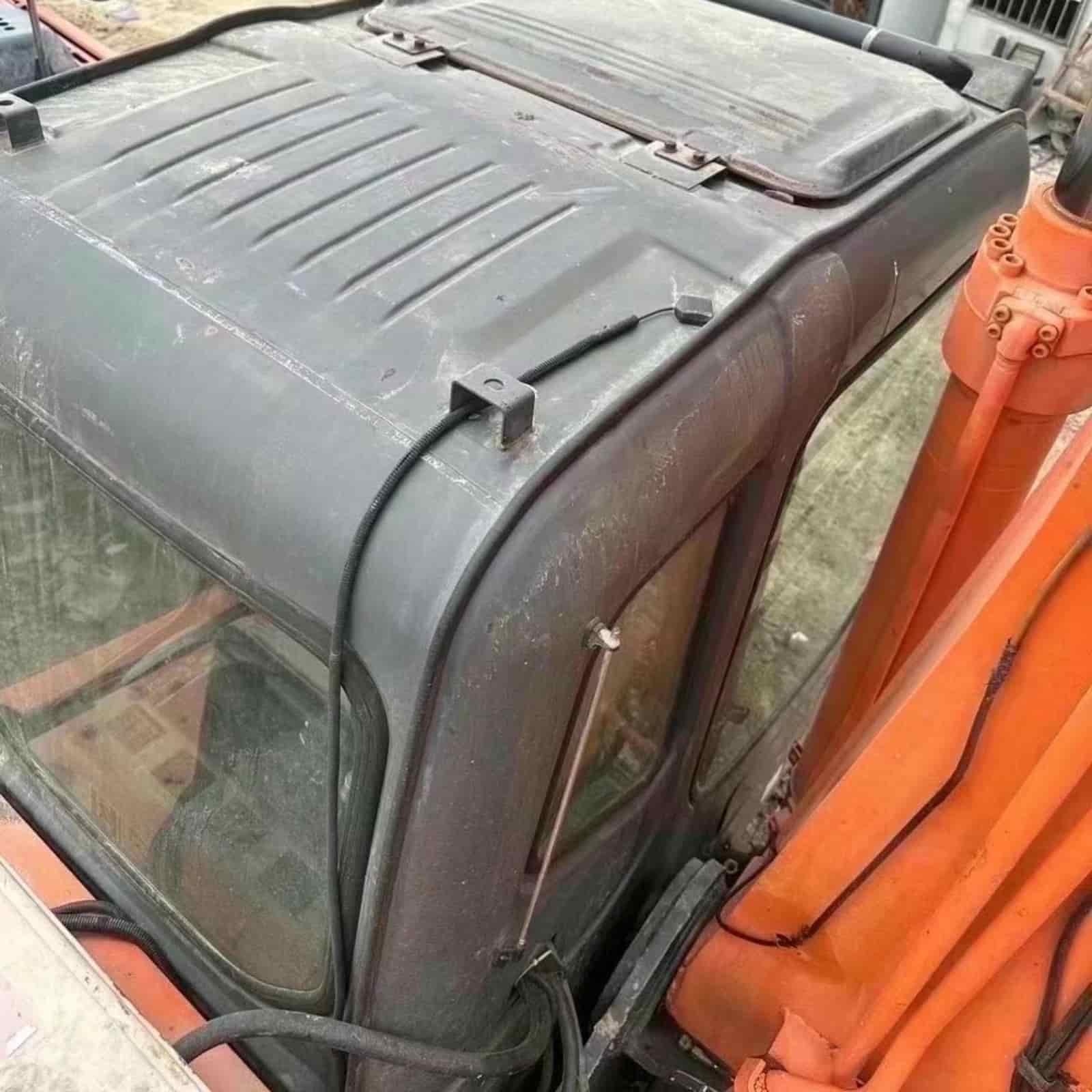 HITACHI 240-3G Excavator