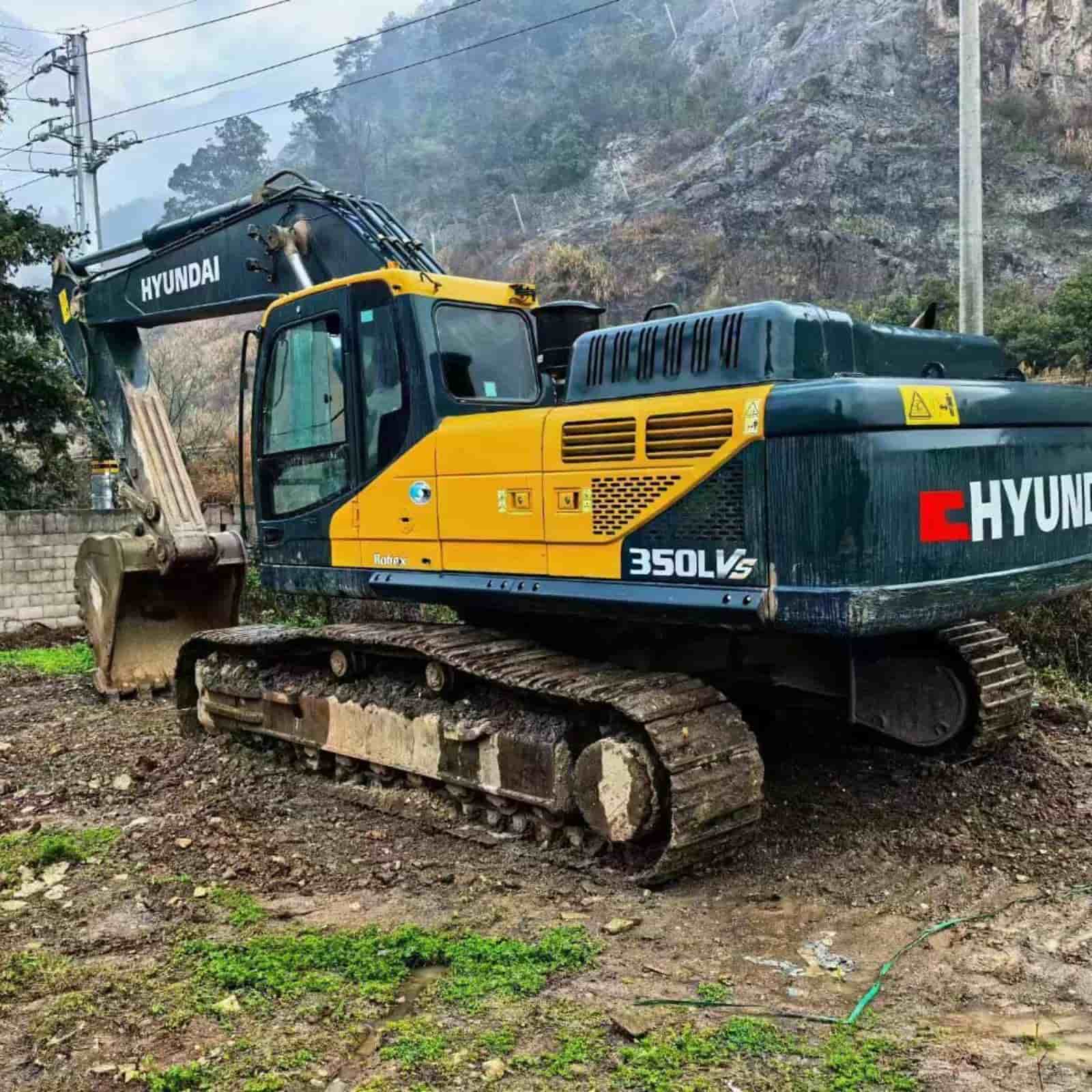 HYUNDAI 350vs Crawler Excavator