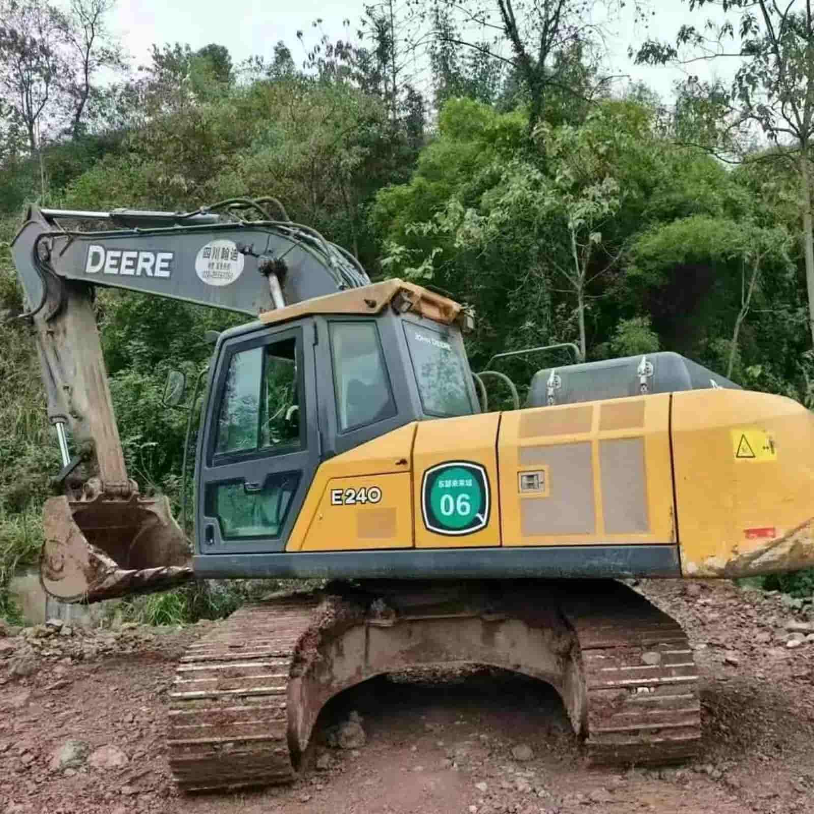 JD 240 Crawler Excavator
