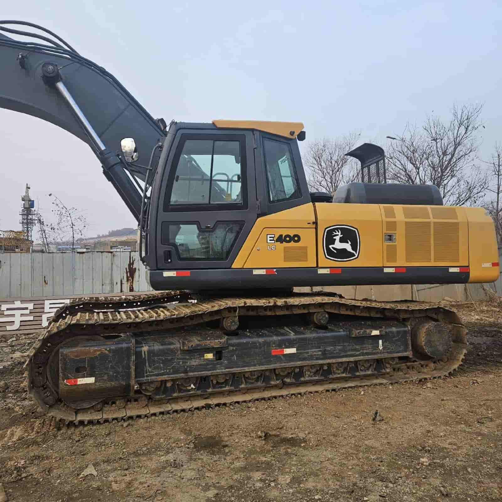 895 HOURS JD 360 Crawler Excavator