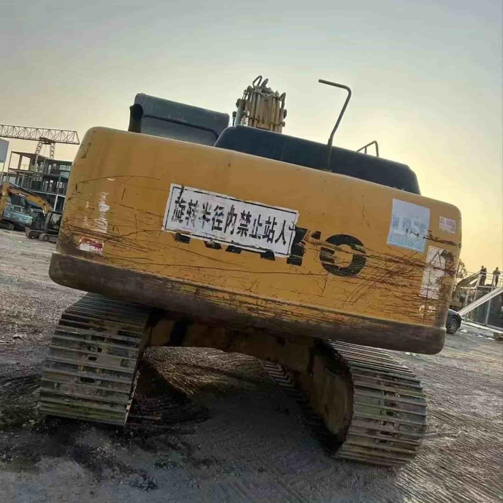 KATO 820-3 Excavator