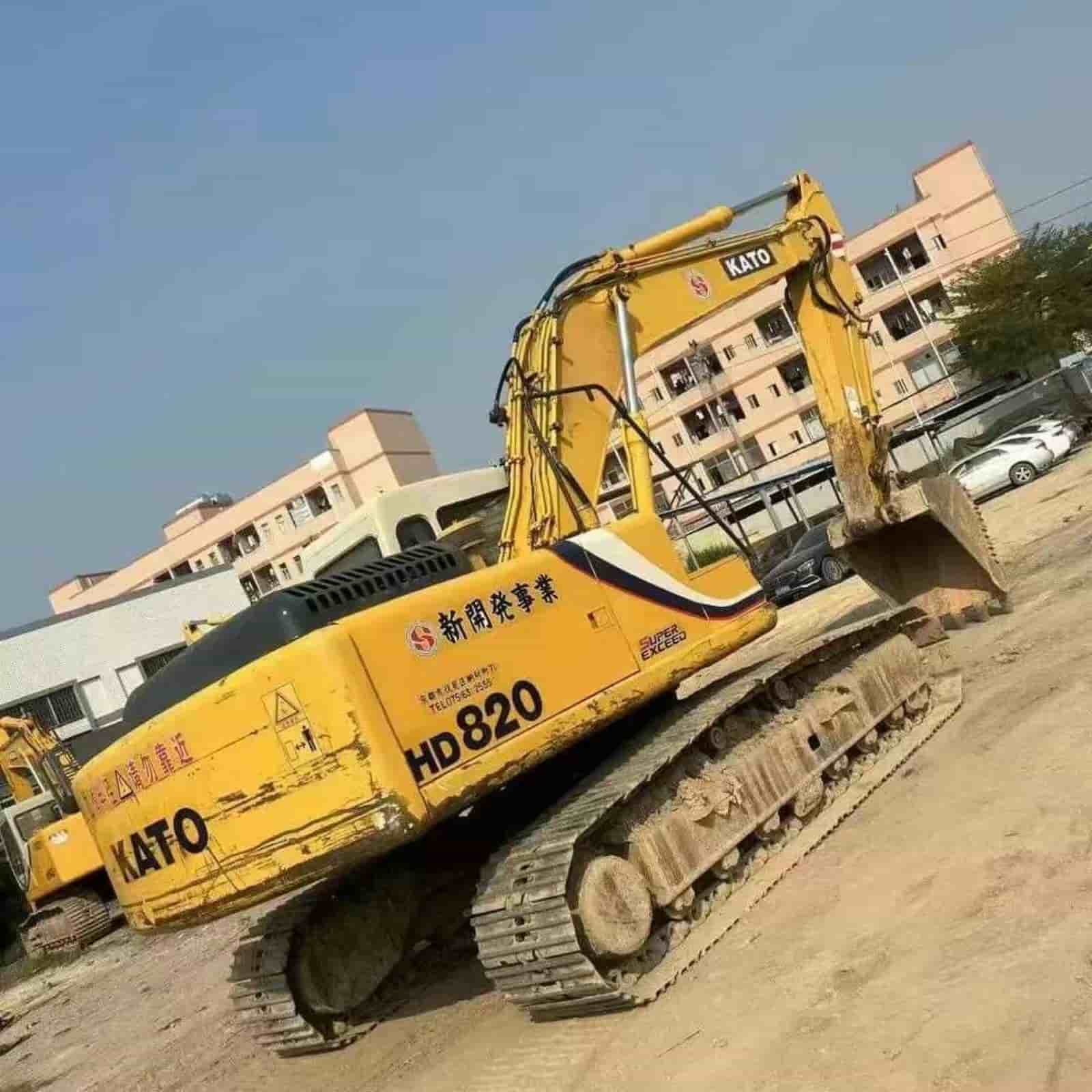 KATO 820-3 Excavator