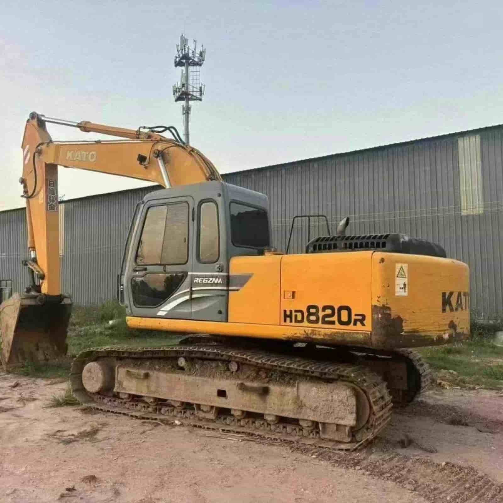 KATO 820R Excavator