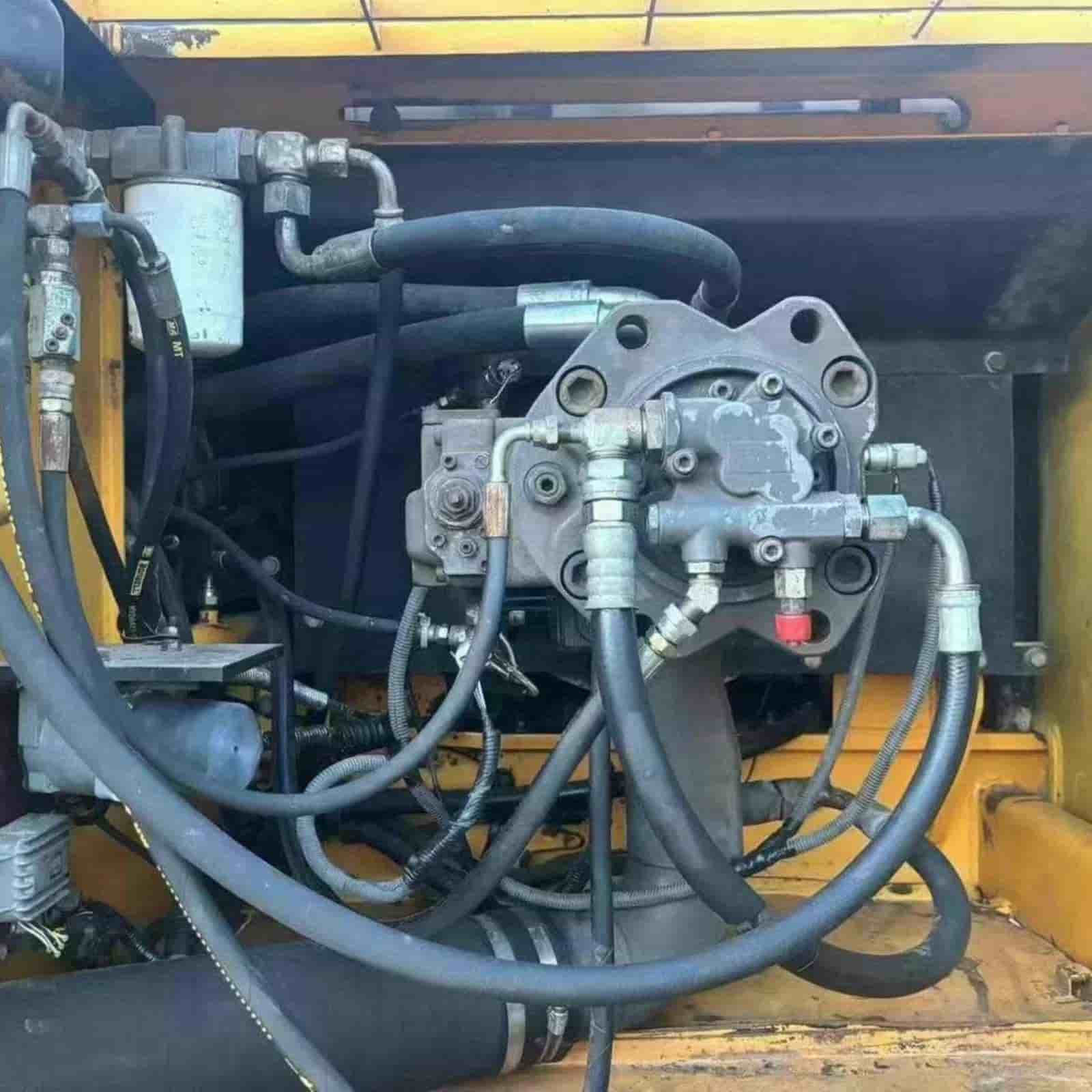 KATO 820R Excavator