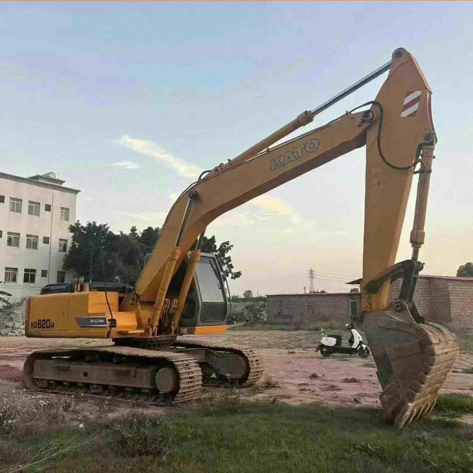 KATO 820R Excavator