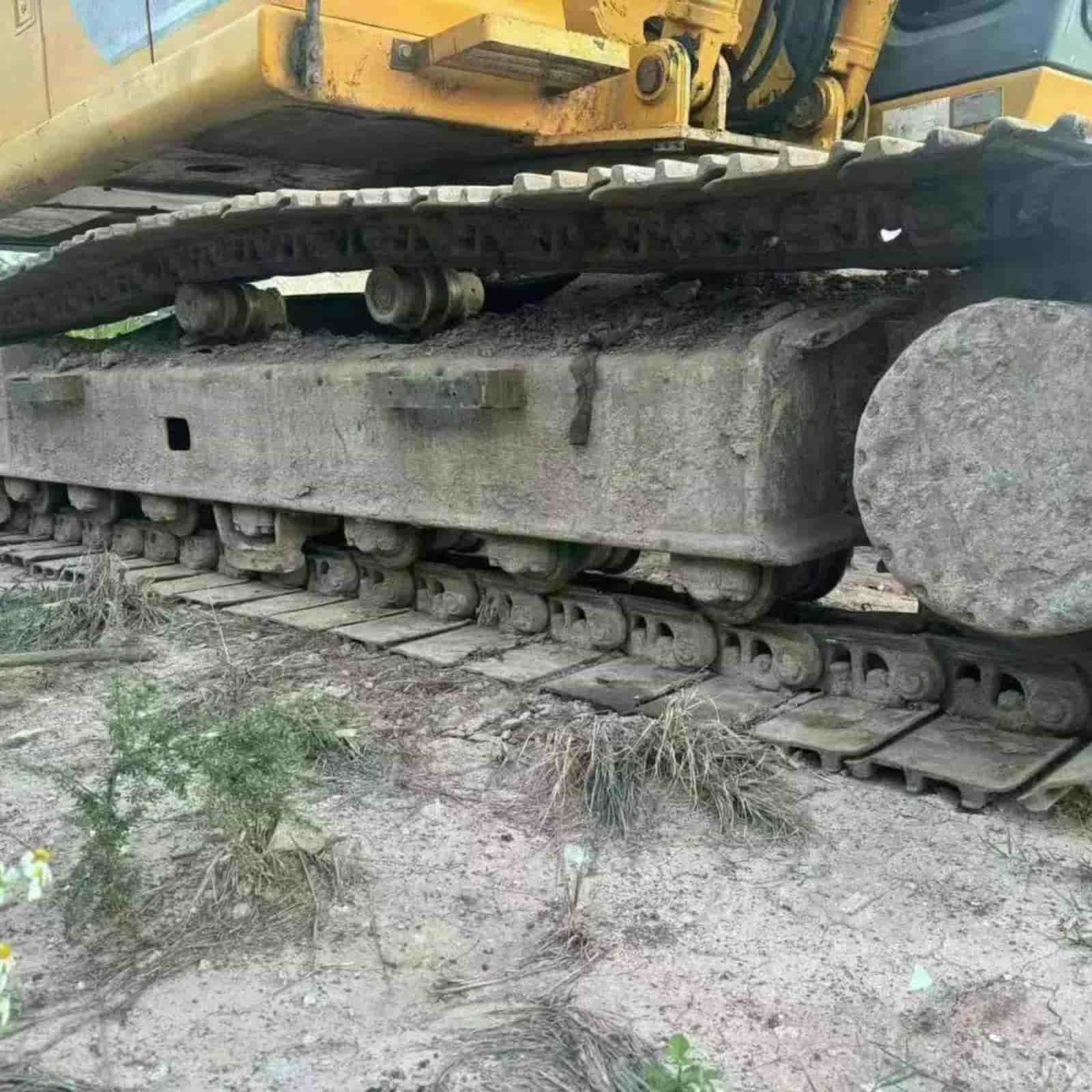 KATO 820R Excavator