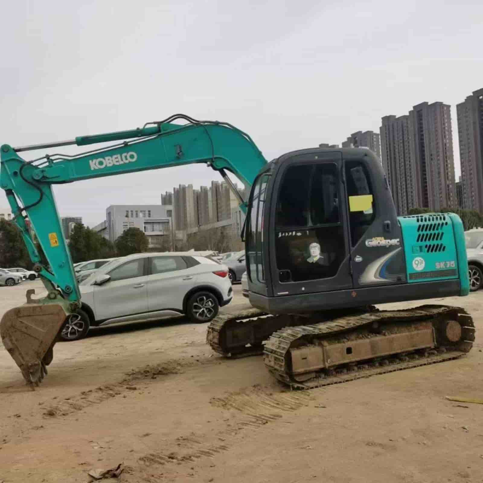 912 HOURS KOBELCO 75 Crawler Excavator