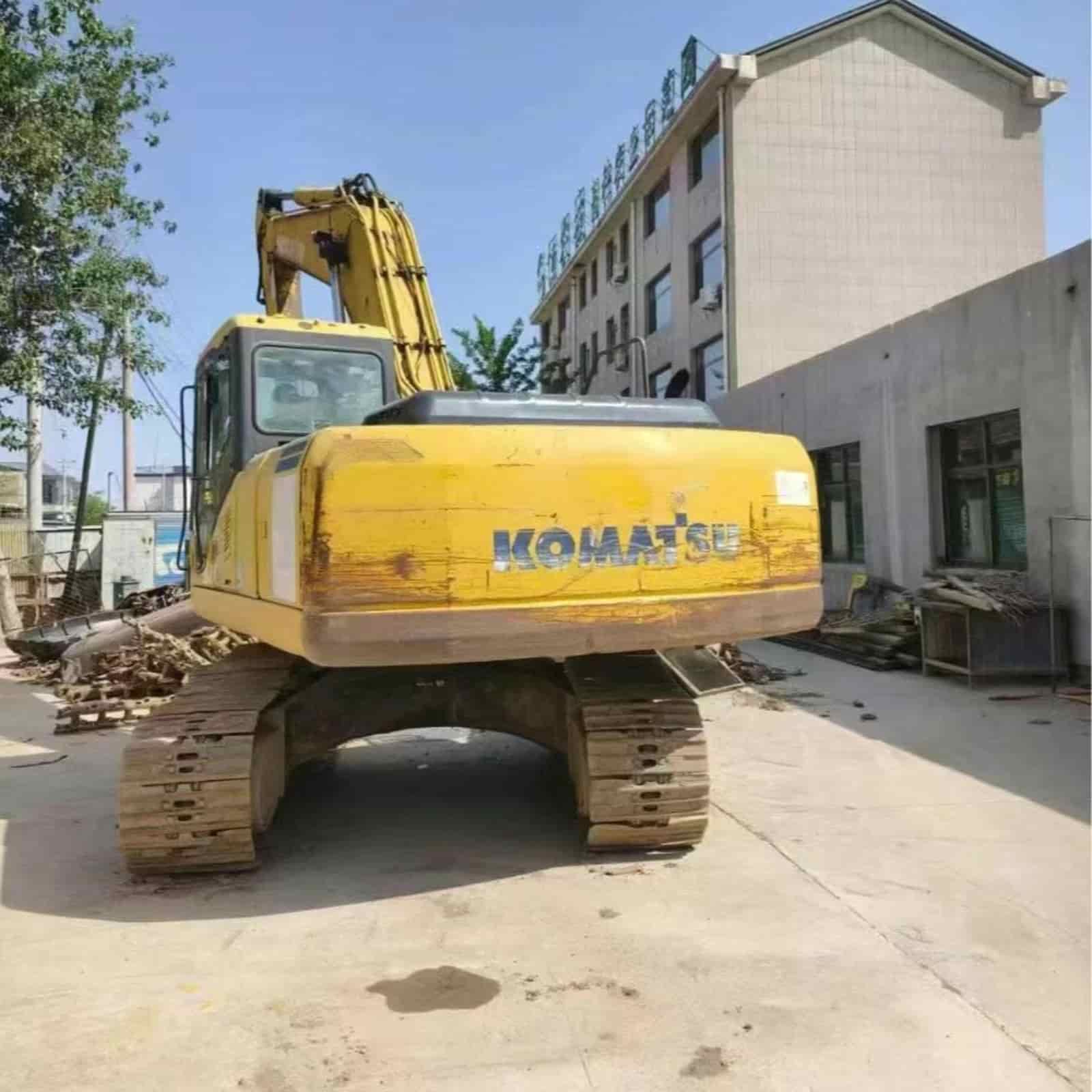 4220 HOURS KOMATSU 200-7 Excavator