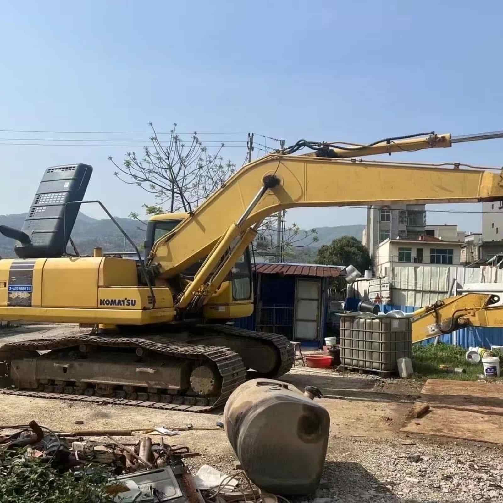 2680 HOURS KOMATSU 200-7 Excavator