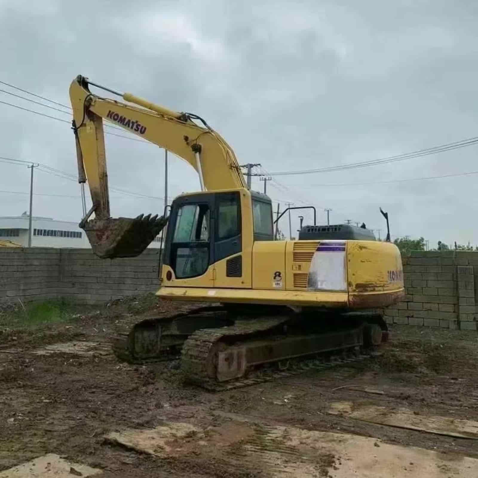 KOMATSU 210-8 Excavator