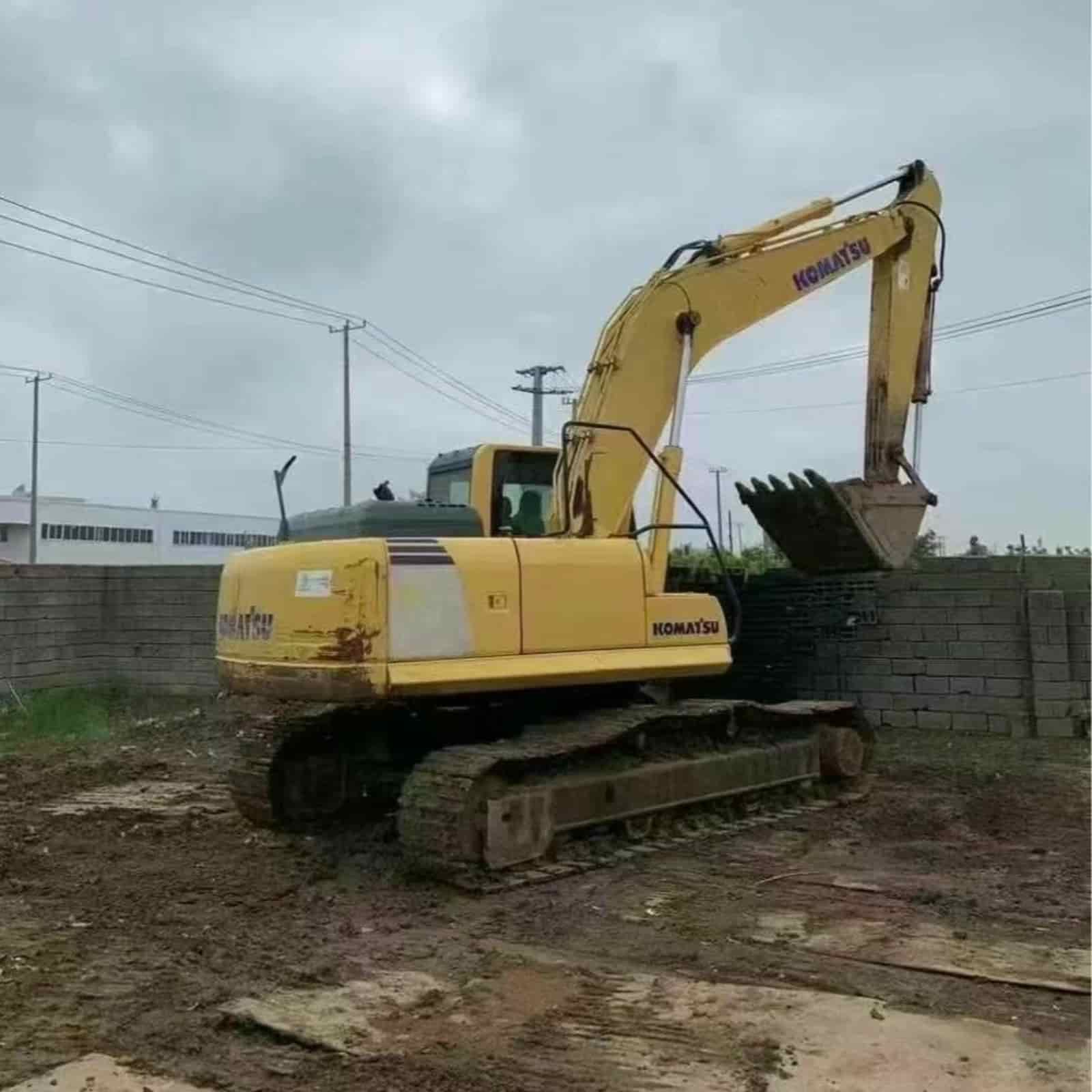 KOMATSU 210-8 Excavator