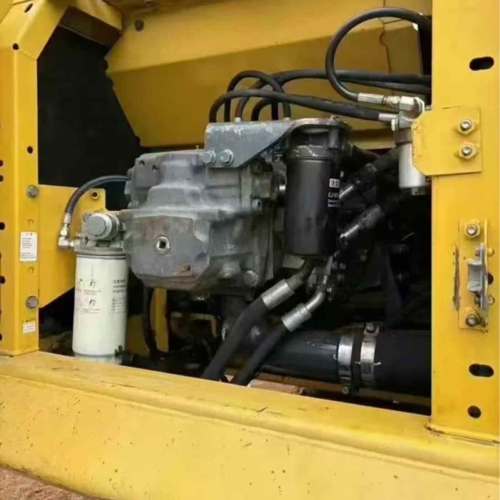 KOMATSU 210-8 Excavator