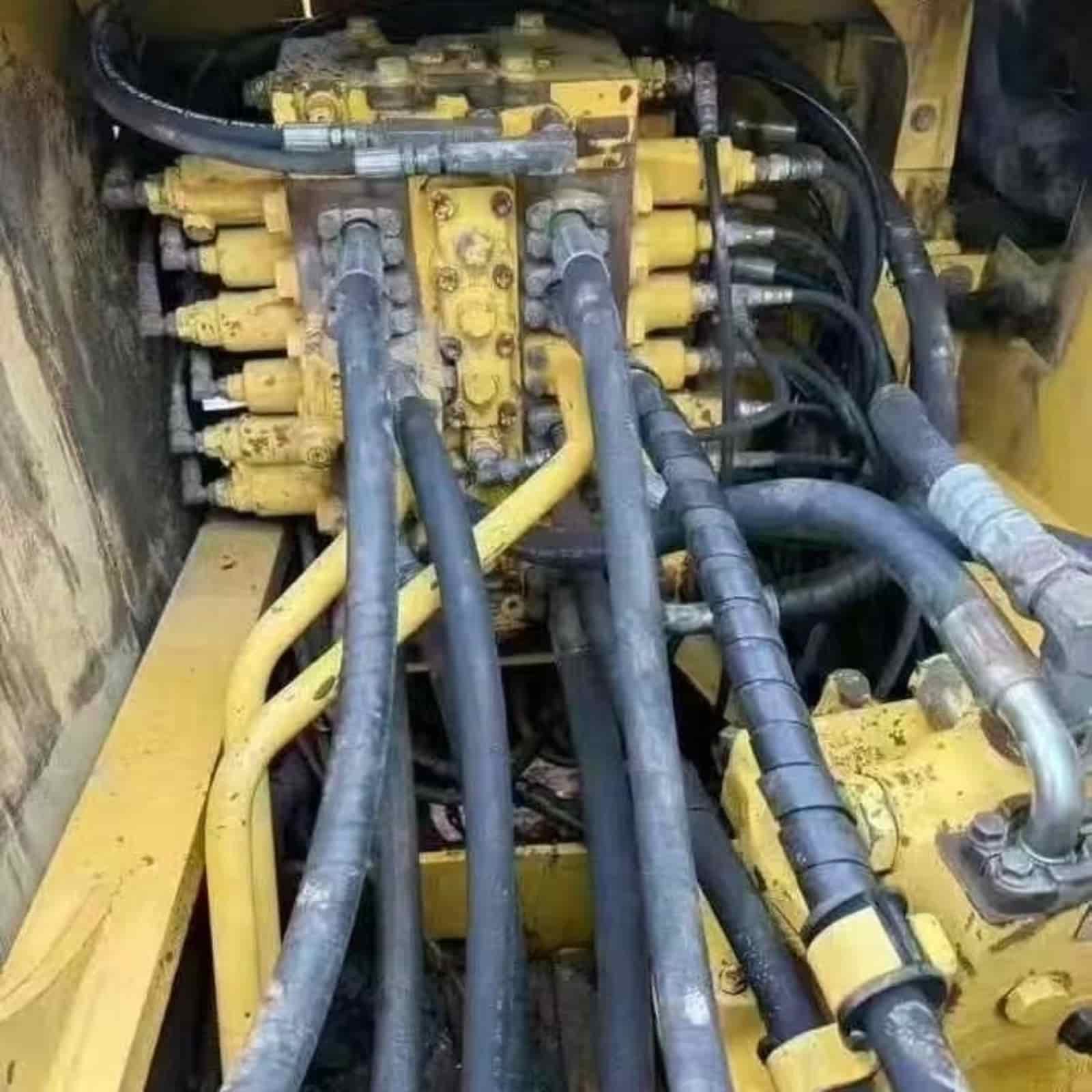 KOMATSU 210-8 Excavator