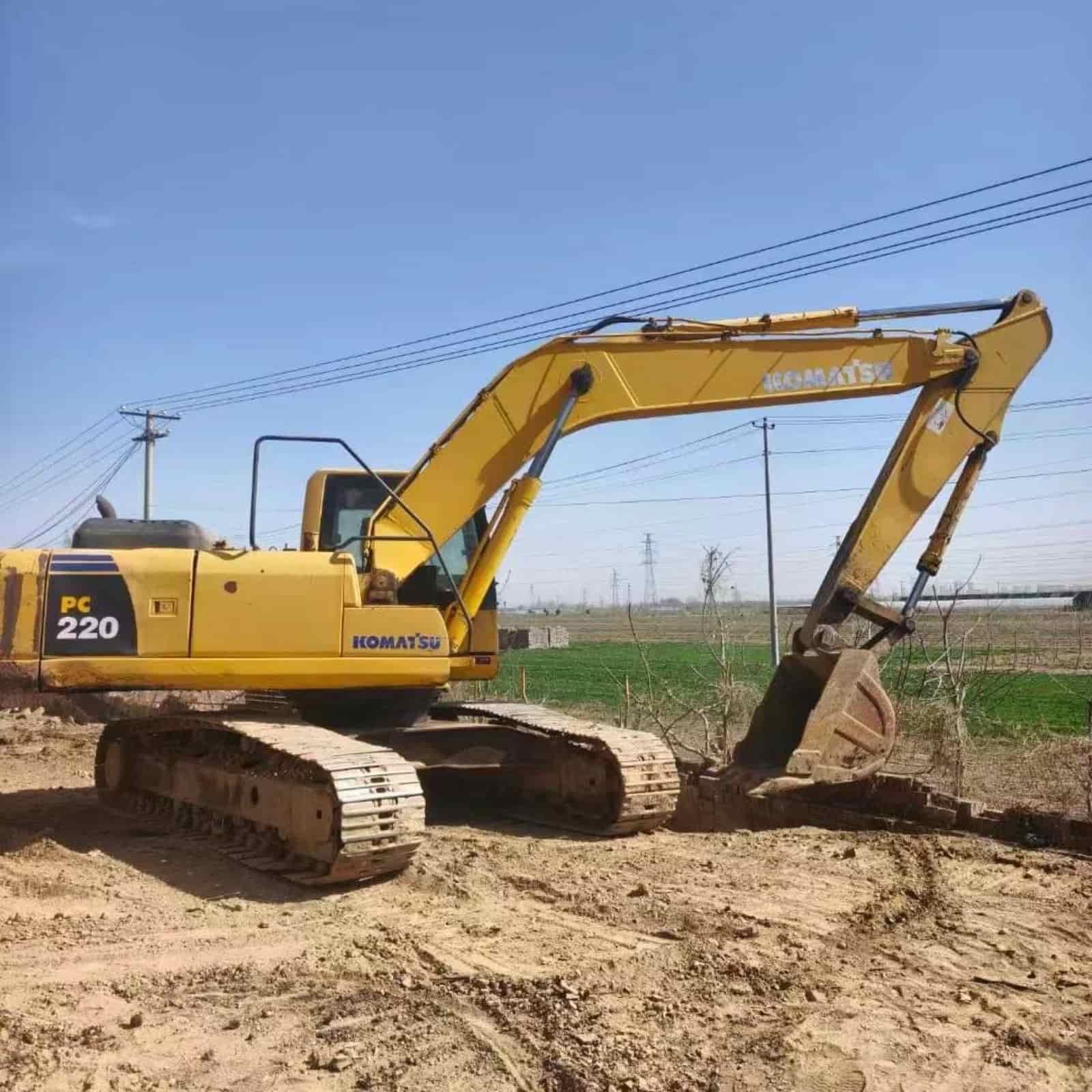 KOMATSU 220-8 Excavator