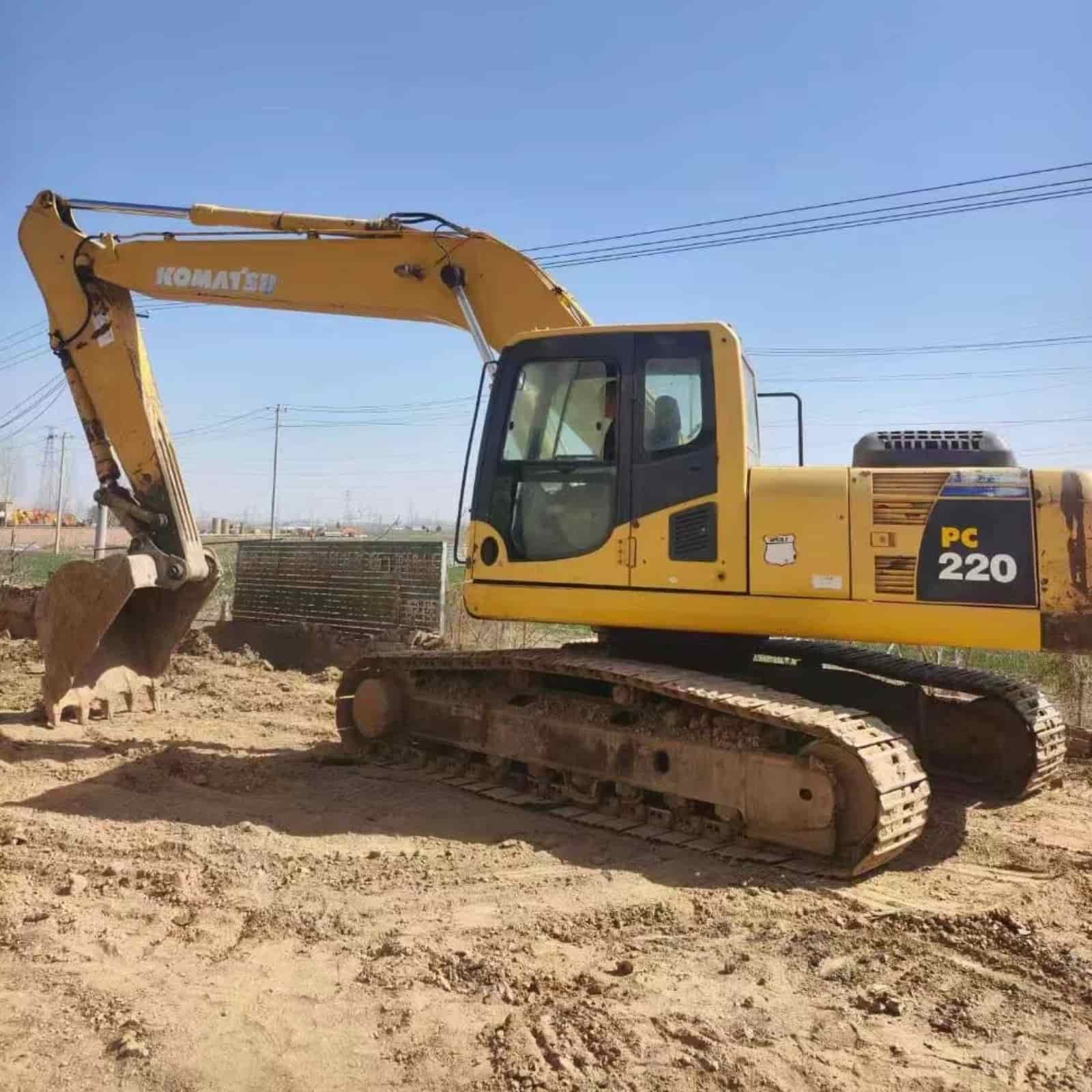 KOMATSU 220-8 Excavator