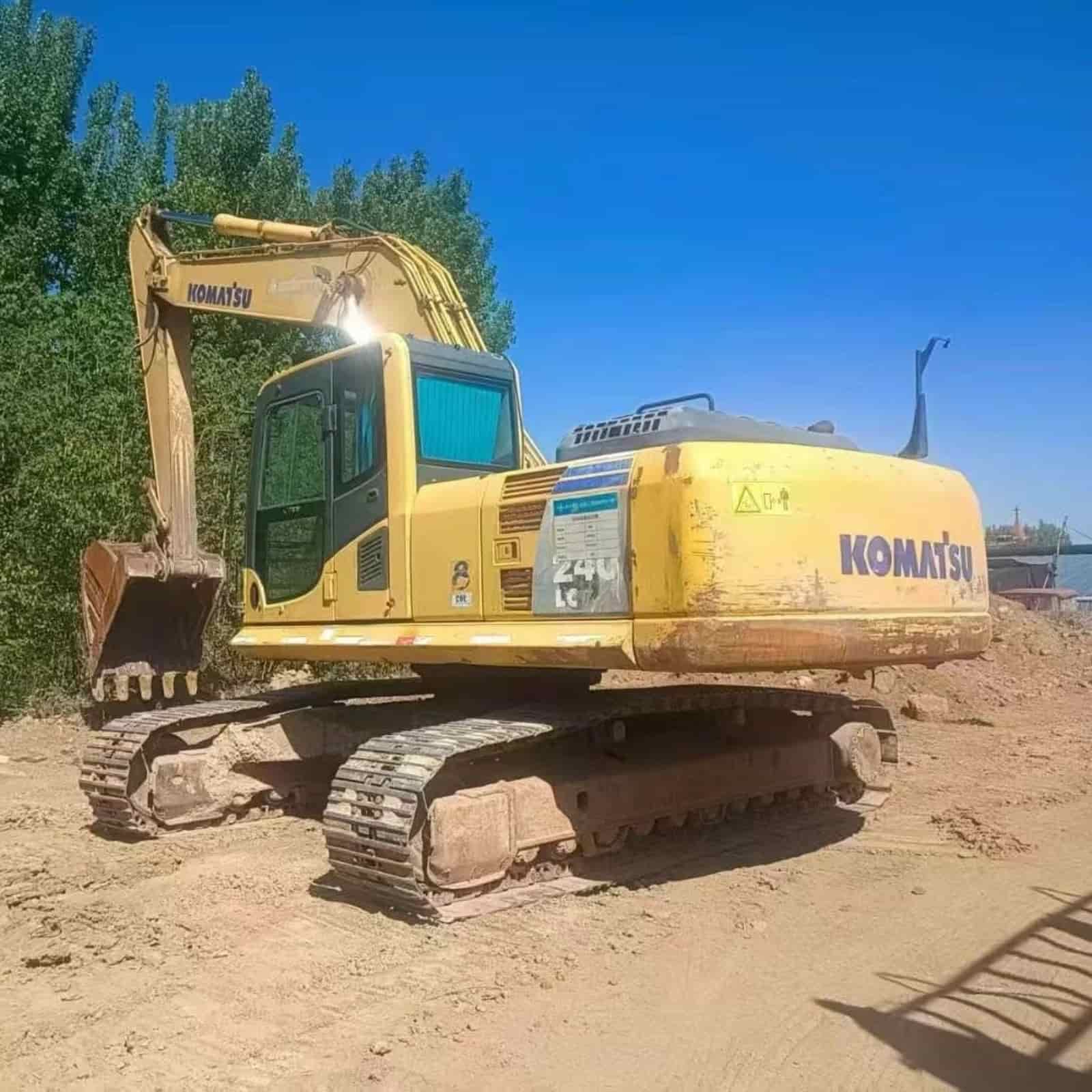 KOMATSU 240-8 Excavator