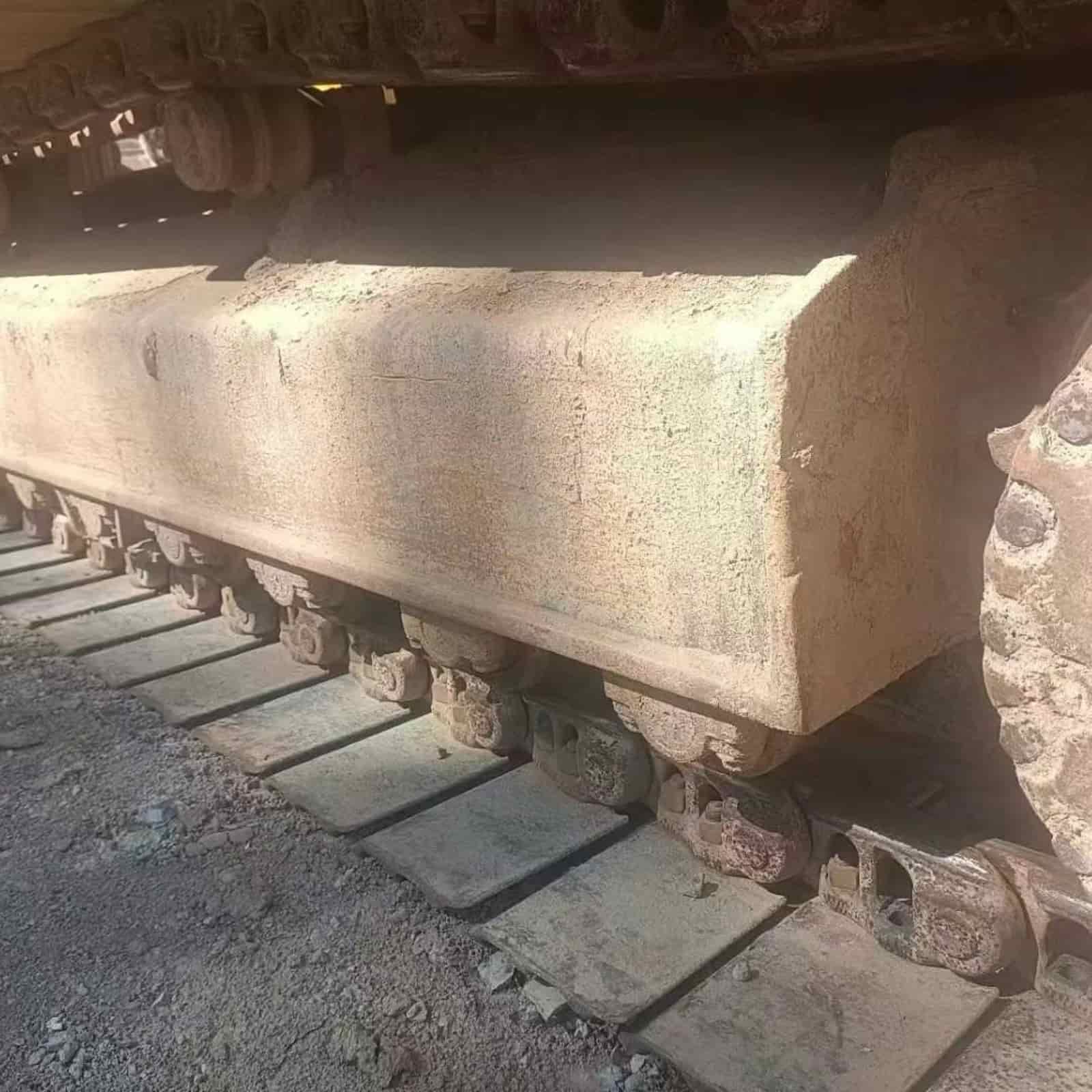 KOMATSU 240-8 Excavator