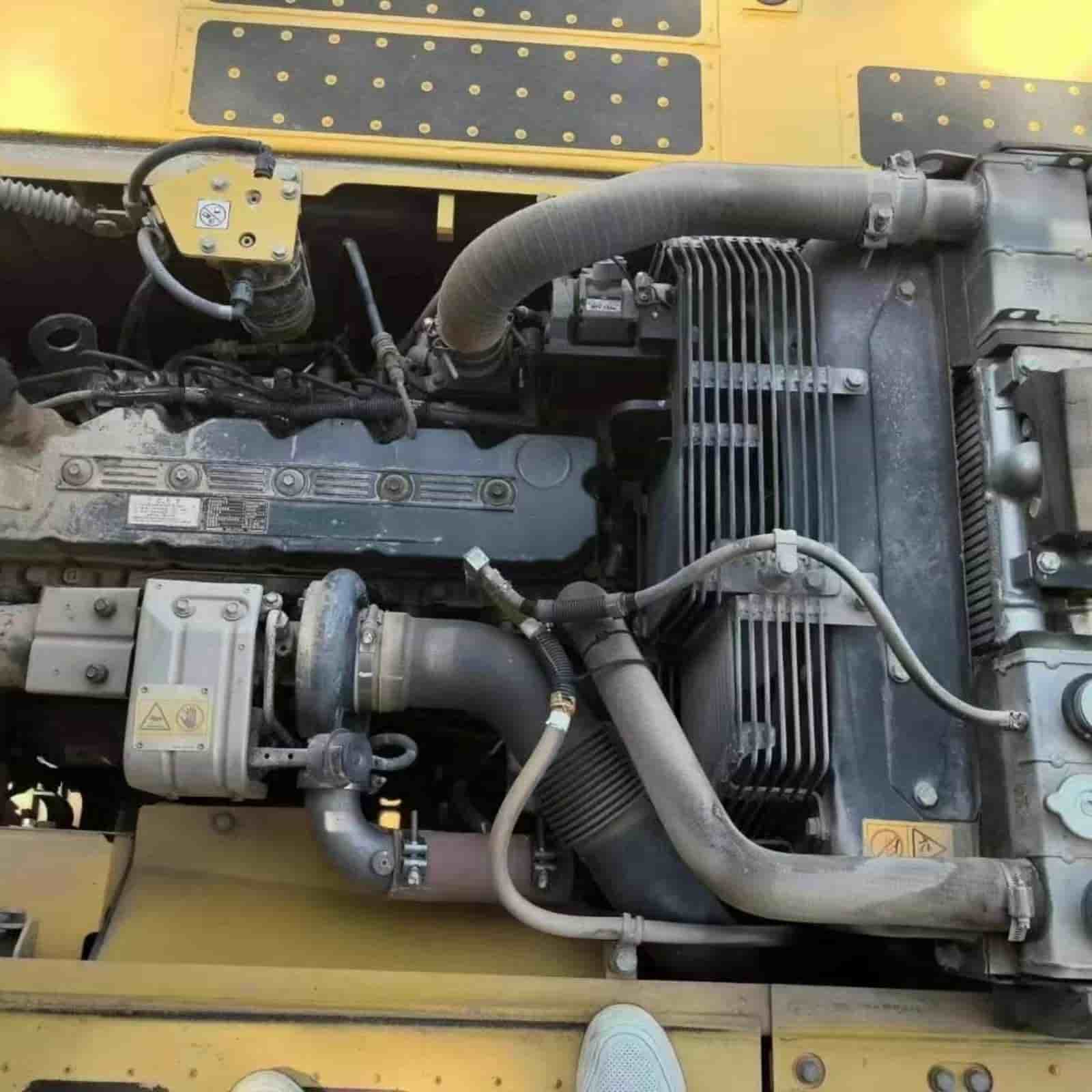 611 HOURS KOMATSU 240lcmo Excavator