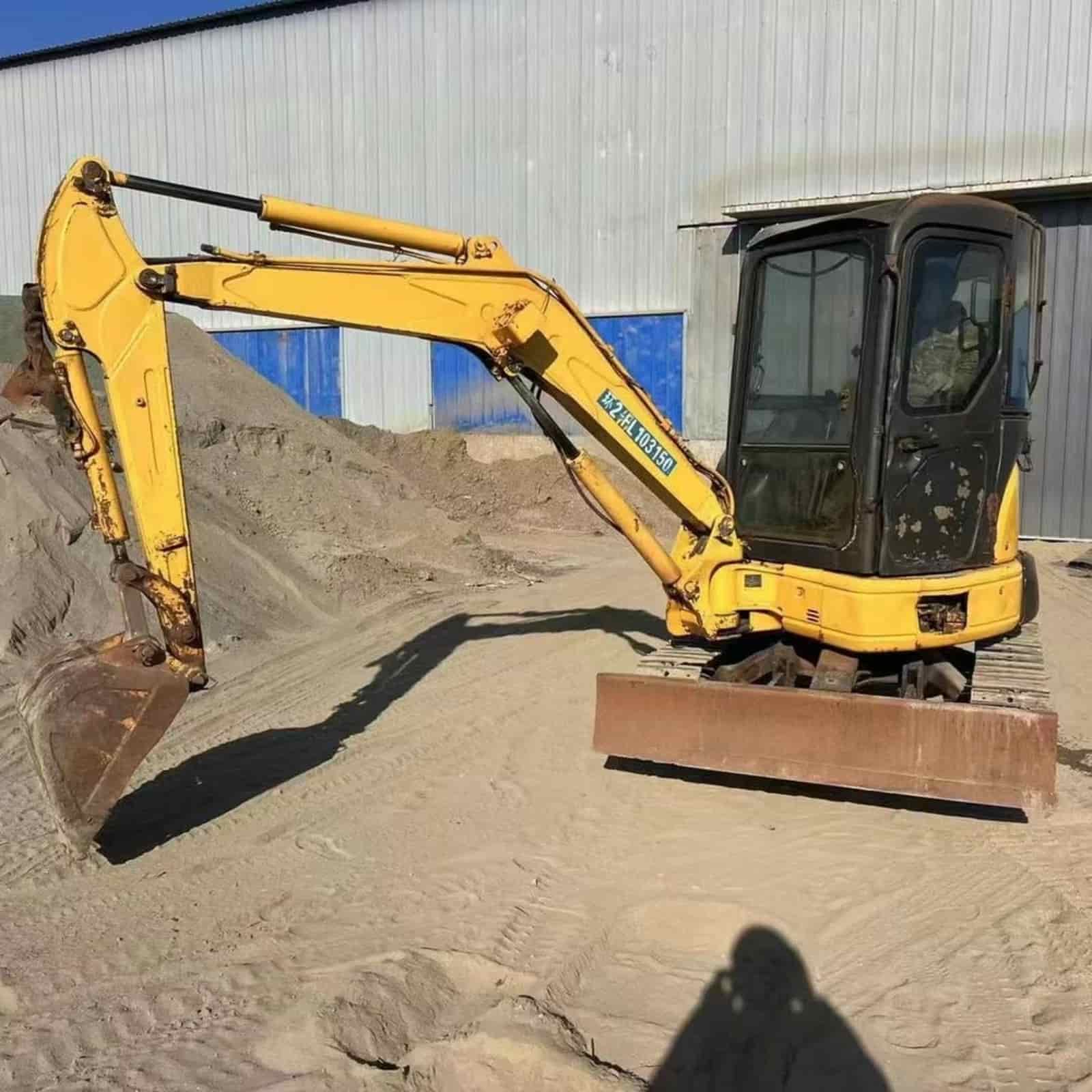 KOMATSU 35 Excavator