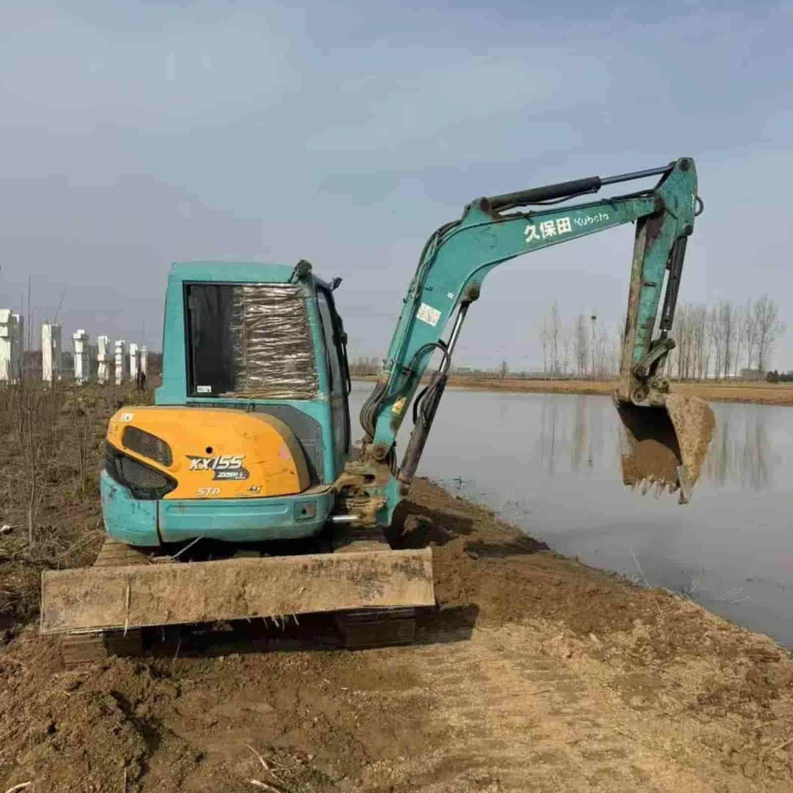 KUBOTA 155-3 Crawler Excavator