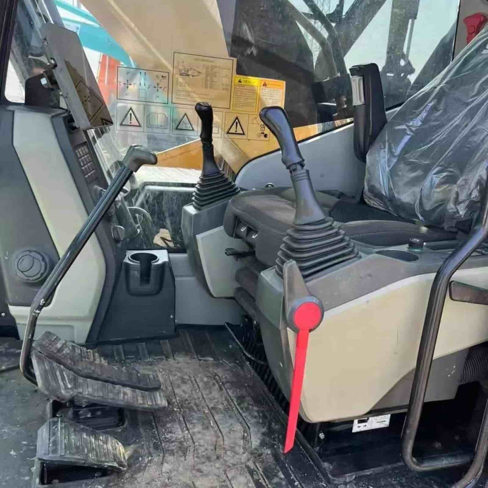 700 HOURS SANY 215ace Excavator