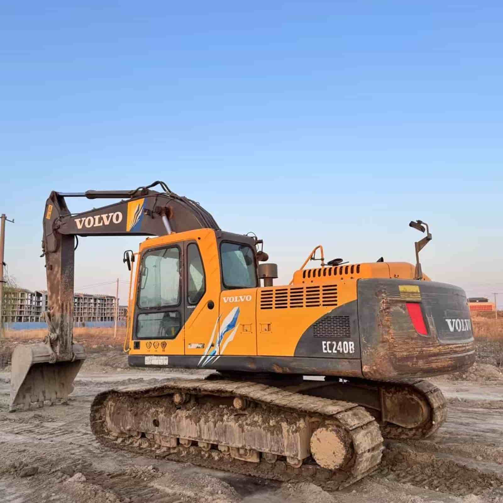 Volvo 240BLC  Crawler Excavator