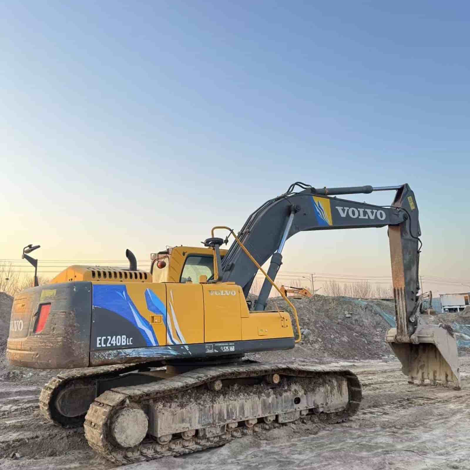 Volvo 240BLC  Crawler Excavator
