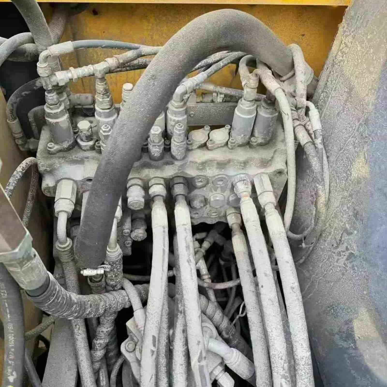3700 HOURS VOLVO 80 Excavator