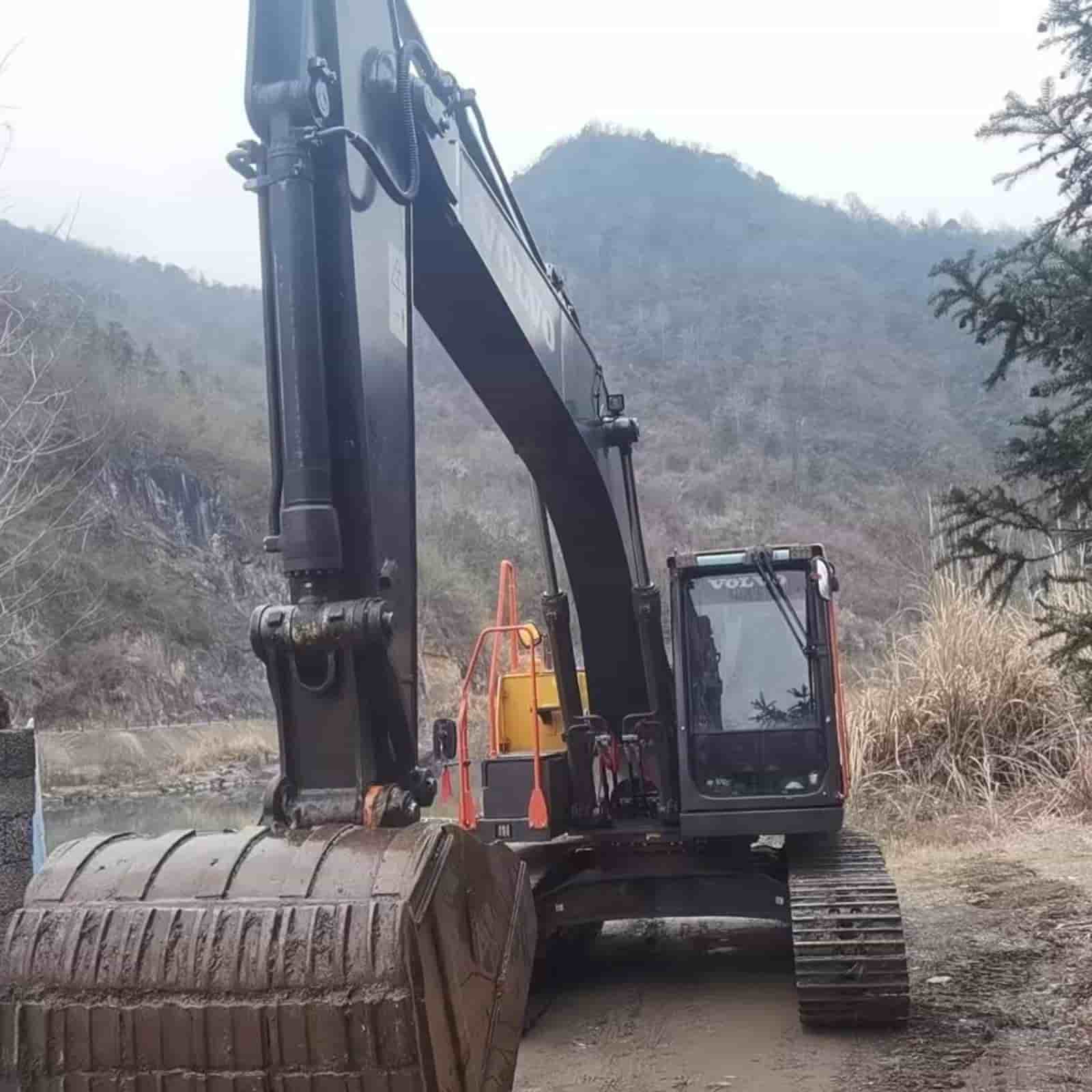 295 HOURS Volvo EC210ES  Crawler Excavator