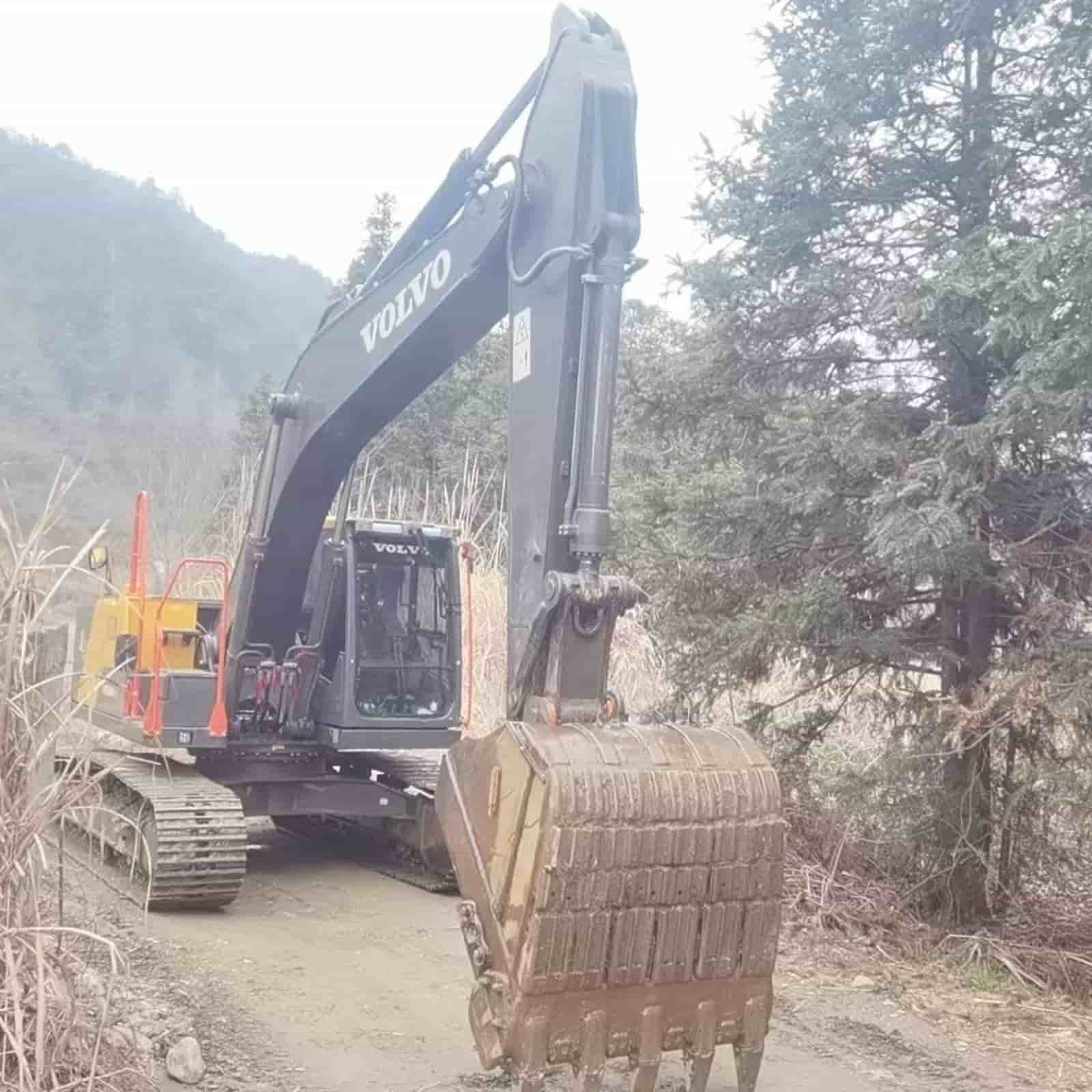 295 HOURS Volvo EC210ES  Crawler Excavator
