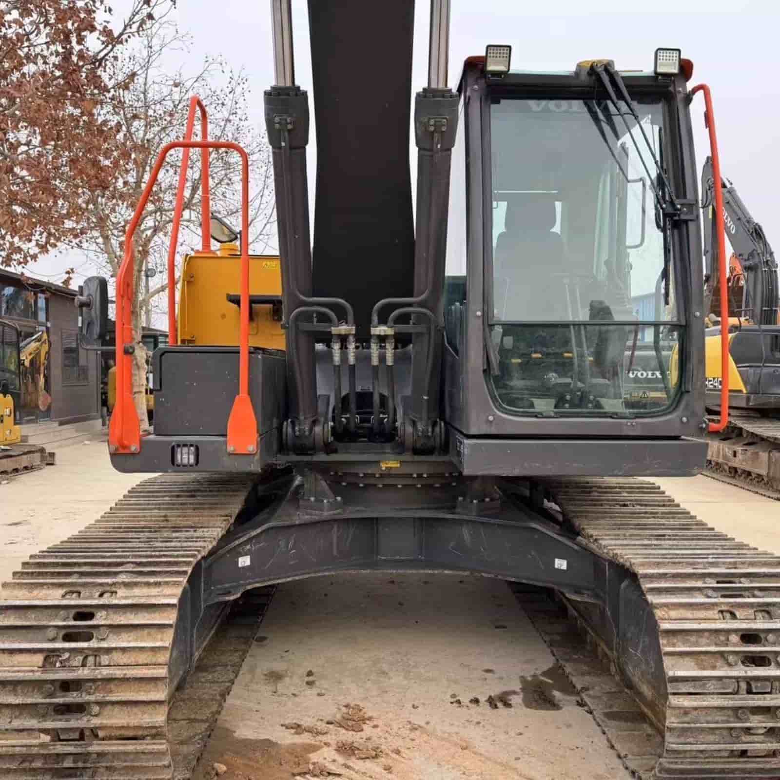 295 HOURS Volvo EC220ES  Crawler Excavator